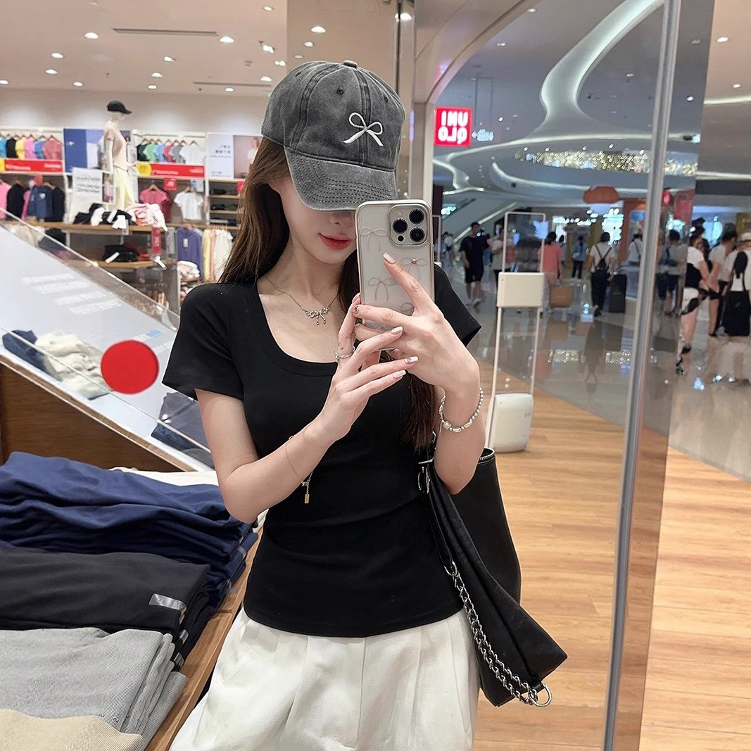 2024 New Internet Popular Super Hot Slim Solid Color U-collar Short-sleeved Shirt Slim Fit Women's Summer light gray Top Trendy