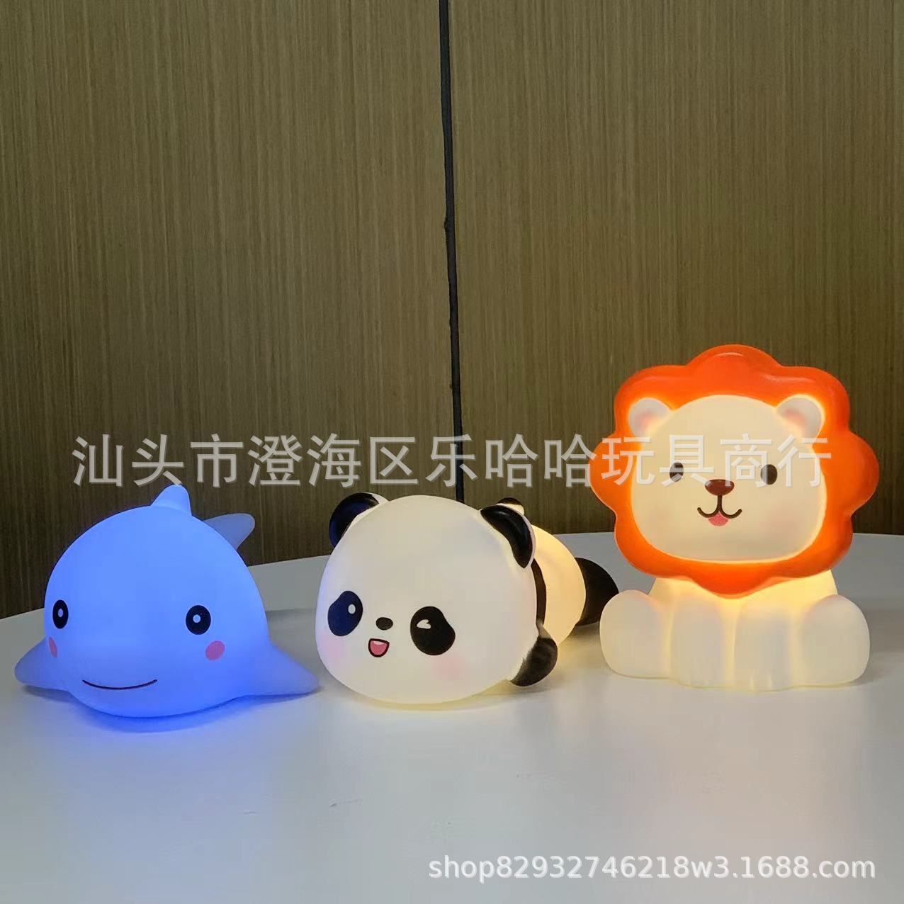 正版熊猫搪胶小夜灯卡皮巴拉创意摆件桌面床头三档调节柔光拍拍灯