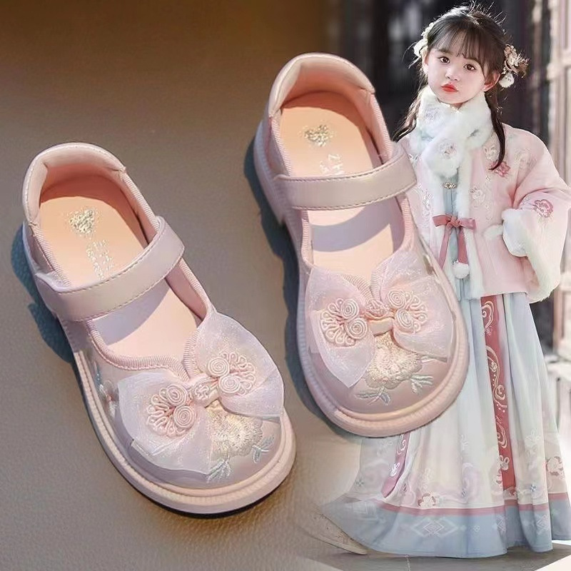 Zapatos de cuero para niñas estilo nacional zapatos de estilo chino primavera 2025 nuevos zapatos bordados para niños arco de la princesa zapatos de moda