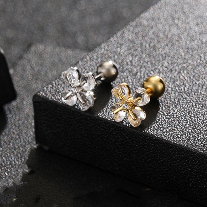 Pointed titanium steel lip stud product view