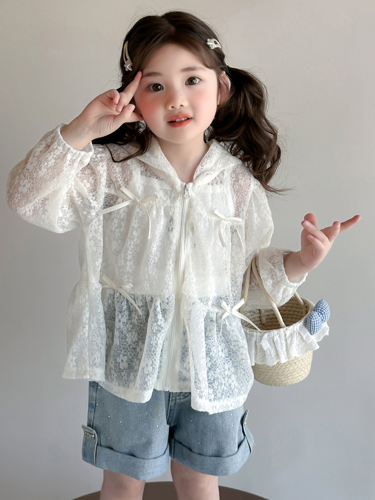 Ropa de protección solar para niñas verano 2025 nuevo estilo para niños estilo occidental ropa de protección solar transpirable delgada chaqueta de verano de encaje
