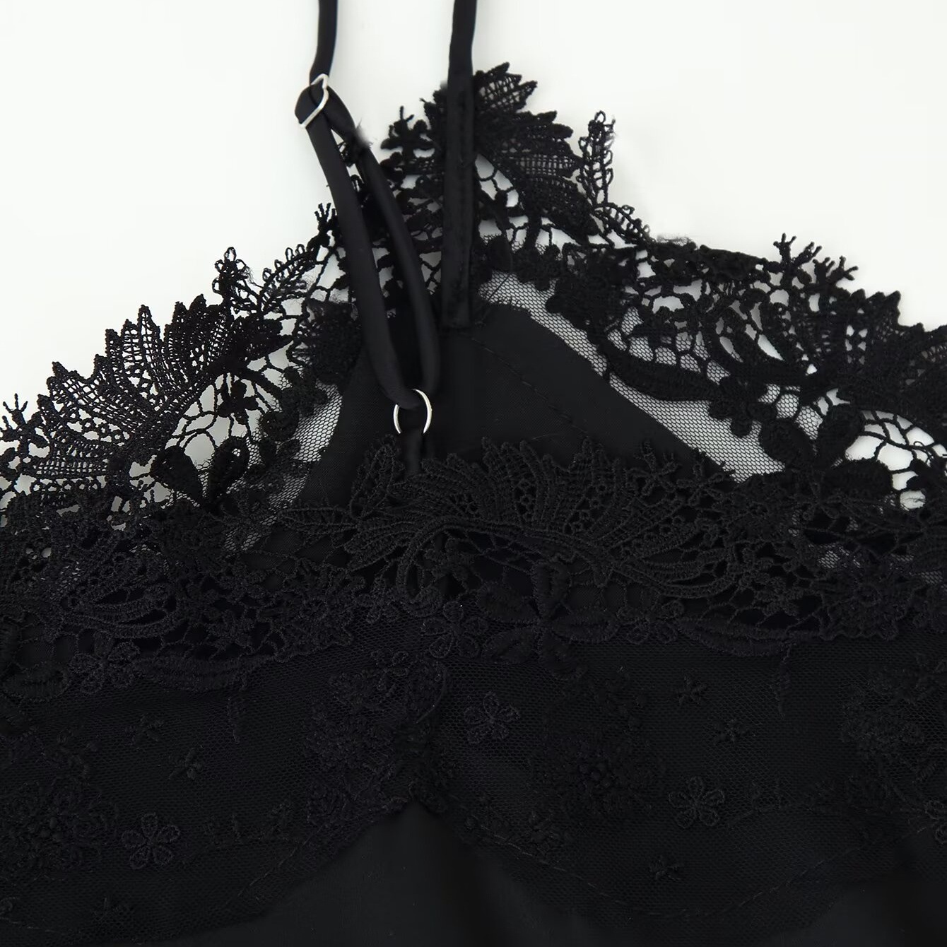 GraceChic Collection Automne 2025 Nouvelle Mode Européenne et Américaine Ensemble de Lingerie Femme en Satin de Soie Texturé Haut et Short_voghion.com