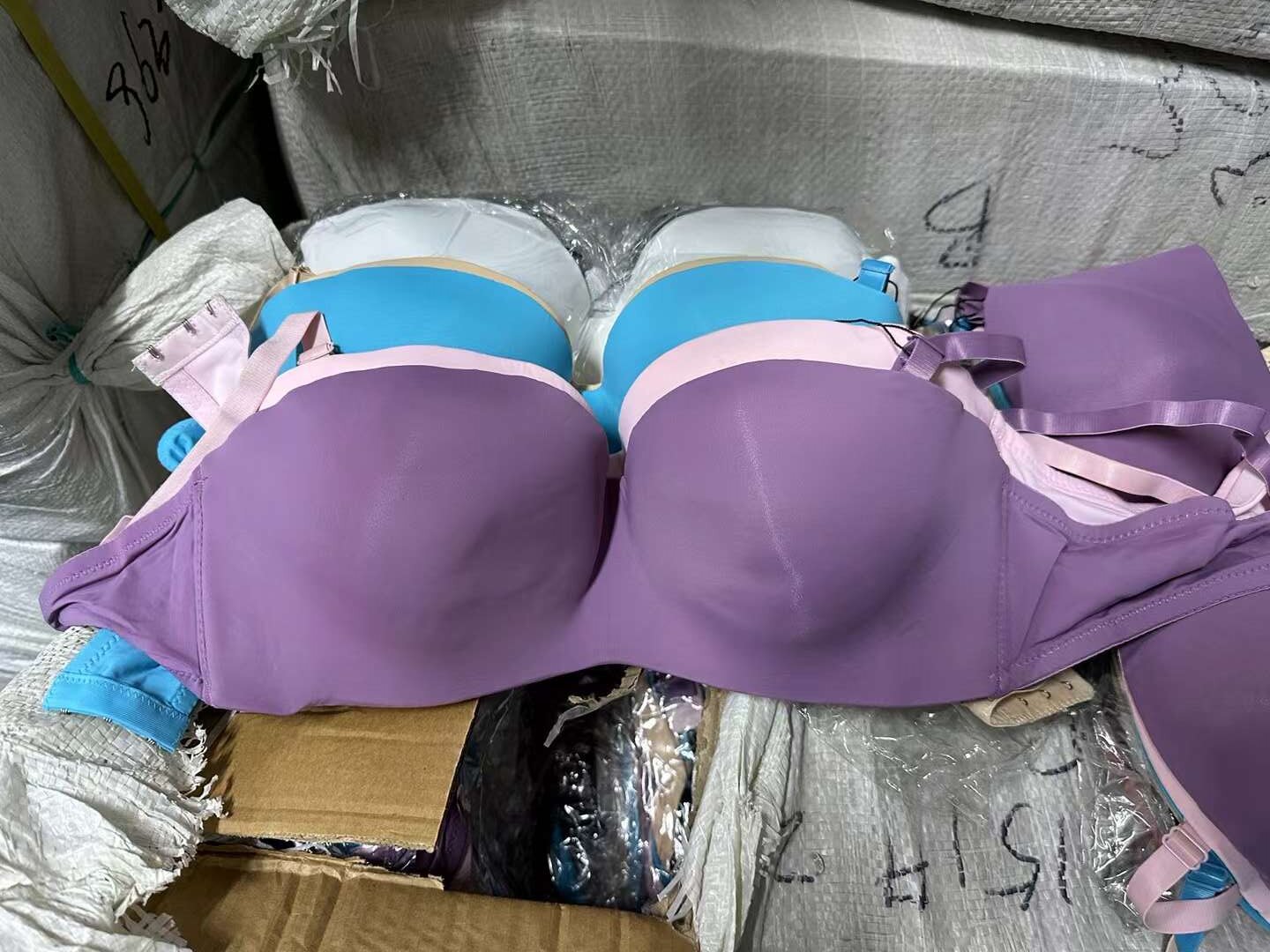 Comercio exterior nuevo exterior europeo y americano ropa interior de las mujeres individuales cómodo con anillo de acero más tamaño sujetador fábrica al por mayor