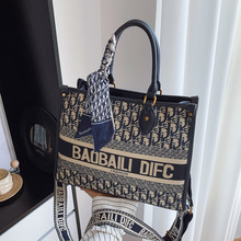 复古提花刺绣包女2025新款简约大容量手提托特包流行单肩斜挎包