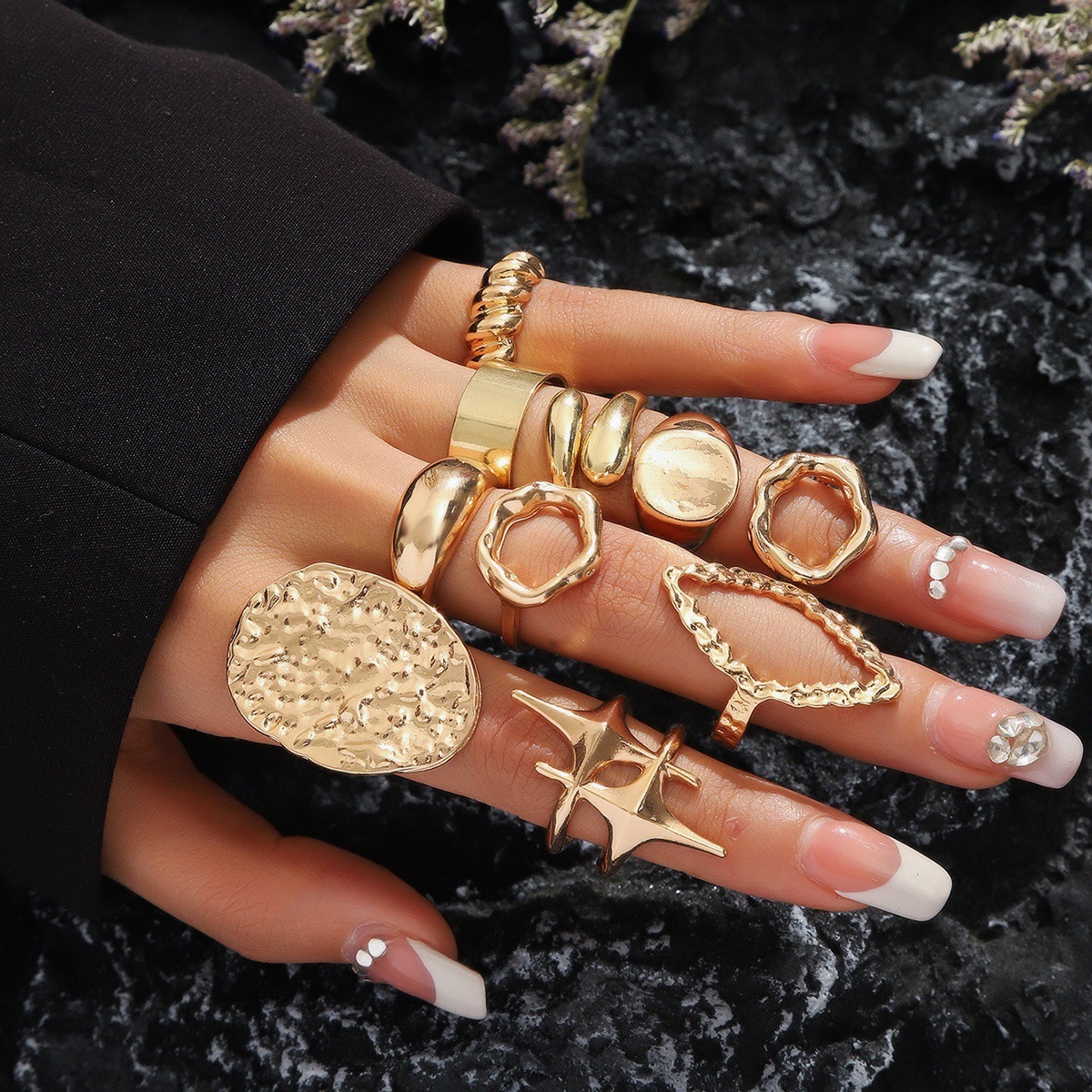 Sparkling Designer Ring For Women, Sleek And Comfortable Jewelry_voghion.com