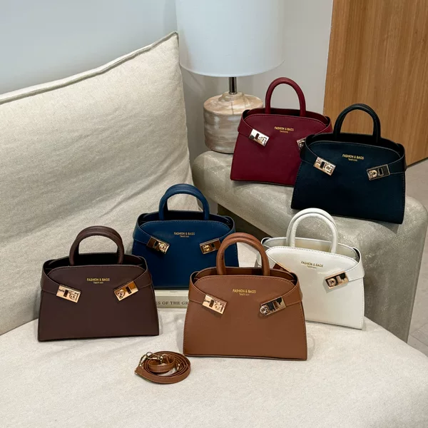 This Year's Trendy Korean-Style Small Square Handbag for Women, 2026 Summer New Model, Solid Color, Light Luxury Shoulder Bag, Commuter Crossbody Bag