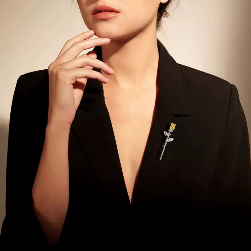 抖音网红小香风玫瑰花胸针防走光收腰胸花别针义乌饰品批发女