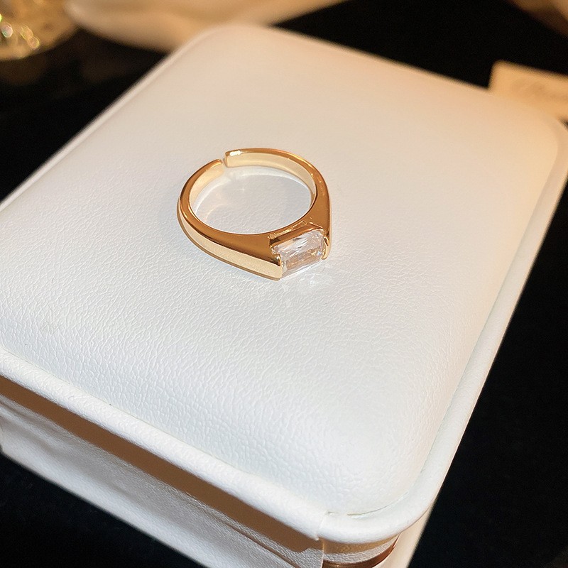 53 # anillo-dorado-cuadrado