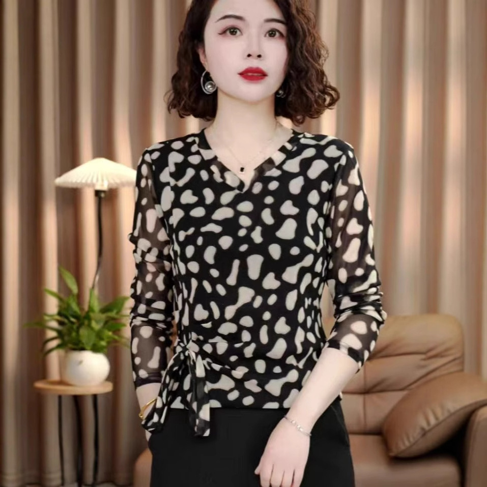 批发代发2025春秋新款V领长袖T恤女弹力网纱打底衫时尚妈妈装上衣