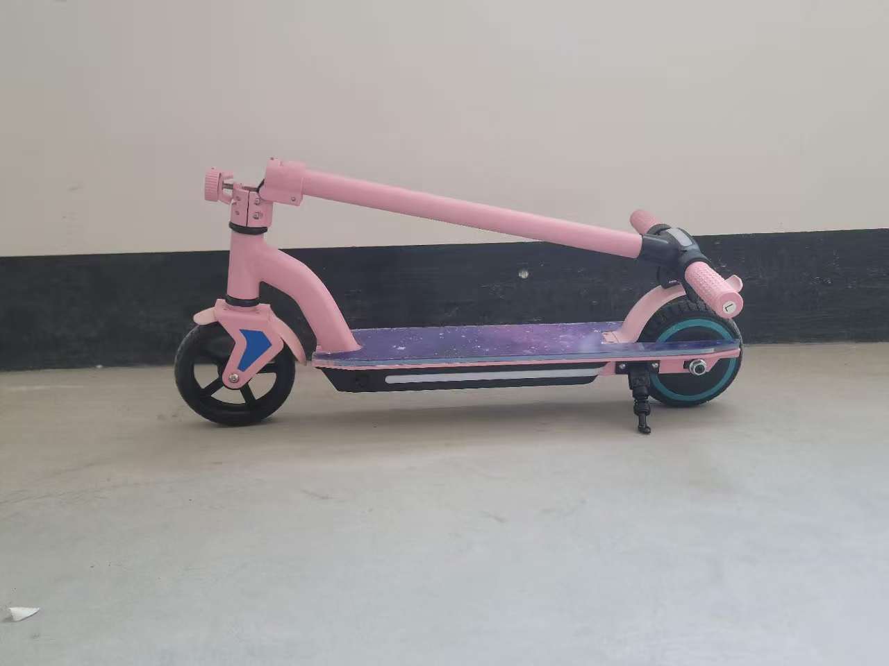 6inch Children's Lithium Battery Folding Electric Scooter with LED Display