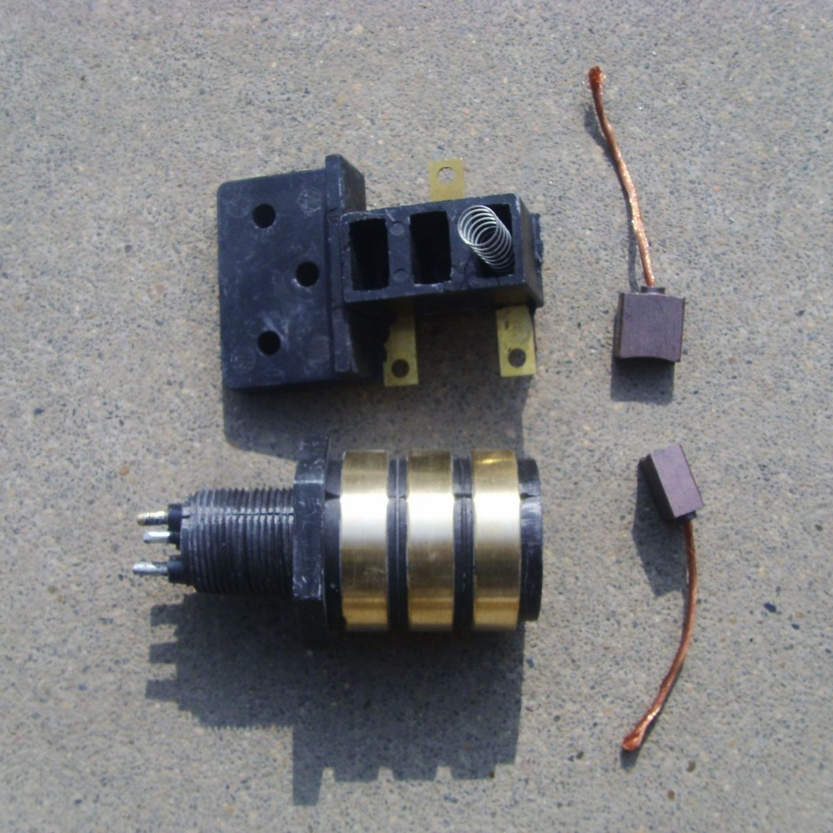 供应风力发电机三极8*20*22集电环碳刷电刷