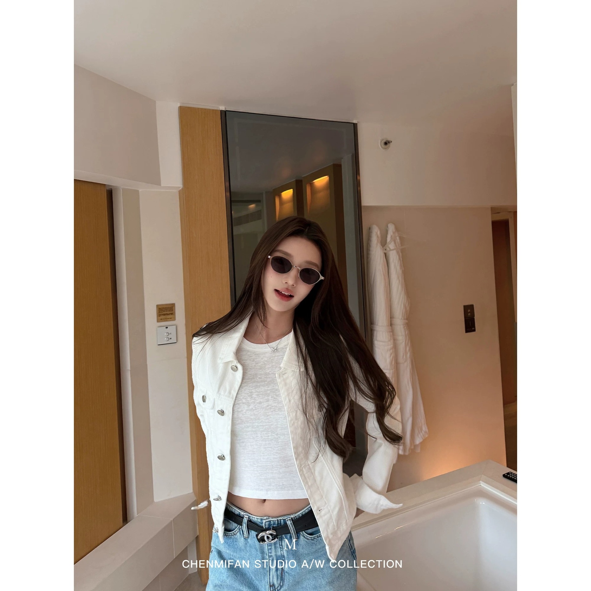 zj822 Classic Turn-down Collar White Denim Jacket for Women, Loose Casual Versatile Short Jacket