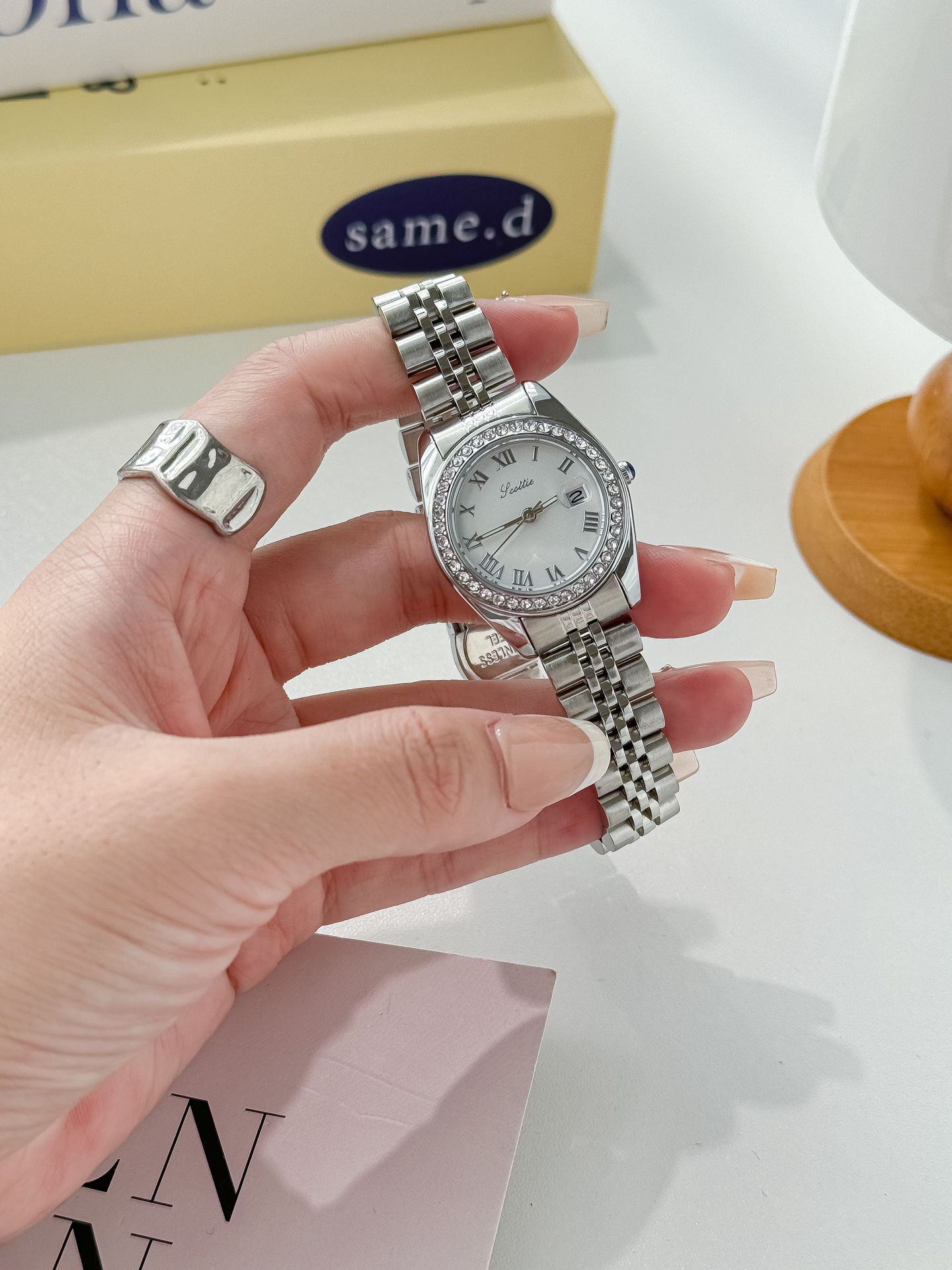 75g Weight Tempered Glass Mirror Material Alloy Strap Material Watch Classification Pointer Display Type Butterfly Double Snap Buckle Style Round Dial Shape Daily, Street Occasion Quartz Movement Solid Color Pattern All Seasons Season Women's Gender Retro, Classic Style Style Retro Classic Style Solid Color Butterfly Double Snap Quartz Watch Women's Watches 22