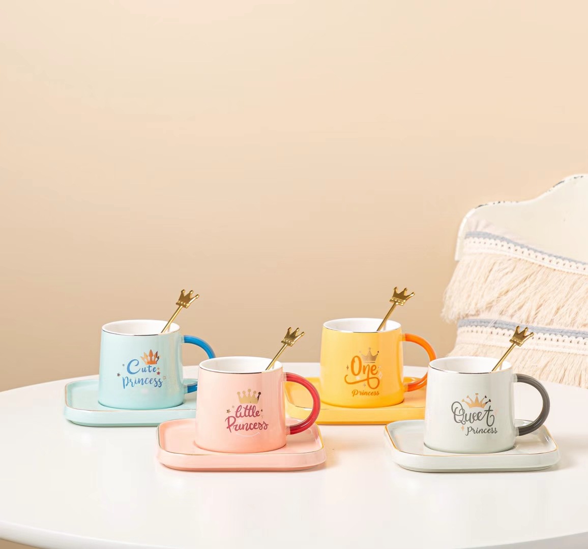 Color caramelo Estilo nórdico regalo Taza de cerámica platillo taza de té de la tarde Inglés corona taza de café regalo taza de agua