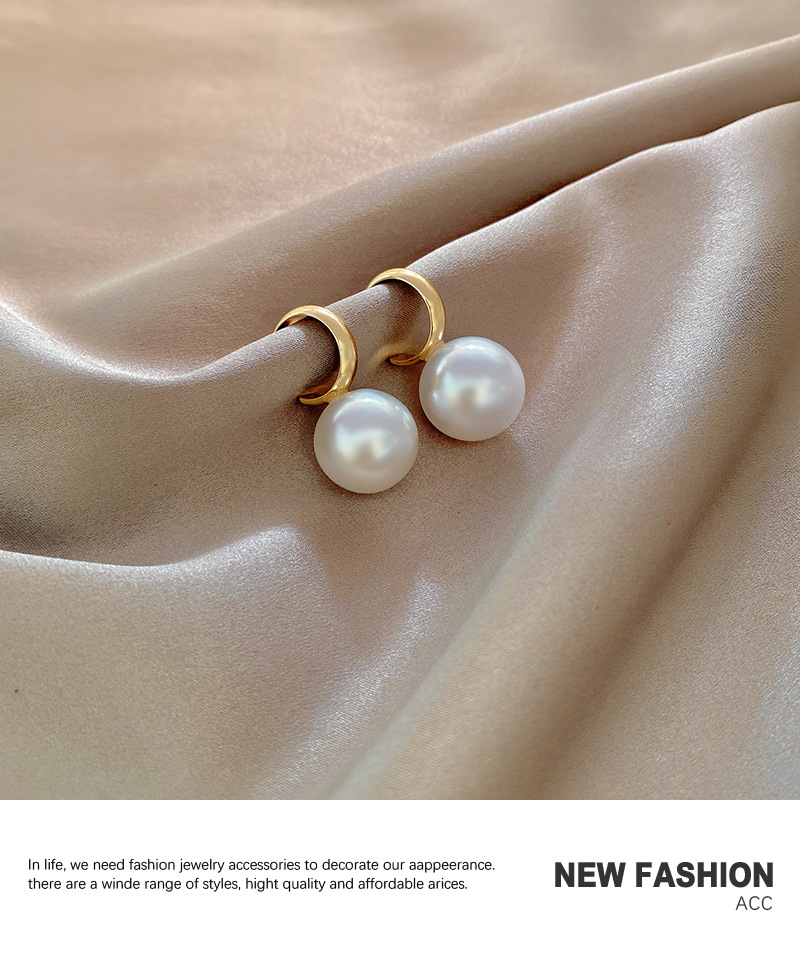 Korea Simple Pearl Earrings Retro Alloy Earrings display picture 9