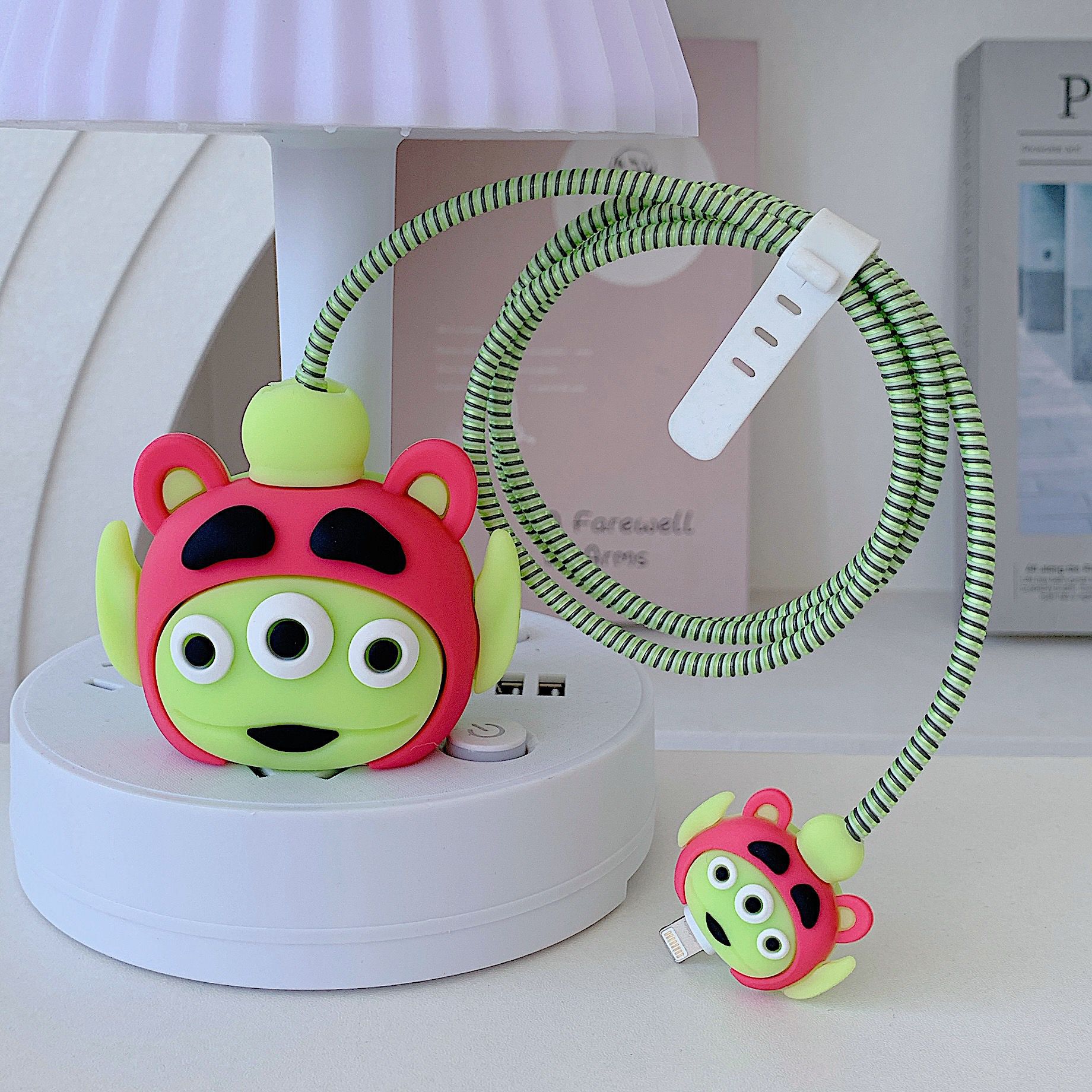 2023 nuevo cargador de dibujos animados cubierta protectora adecuada para Apple carga rápida cabeza 18/20W estándar europeo estándar americano aplicable