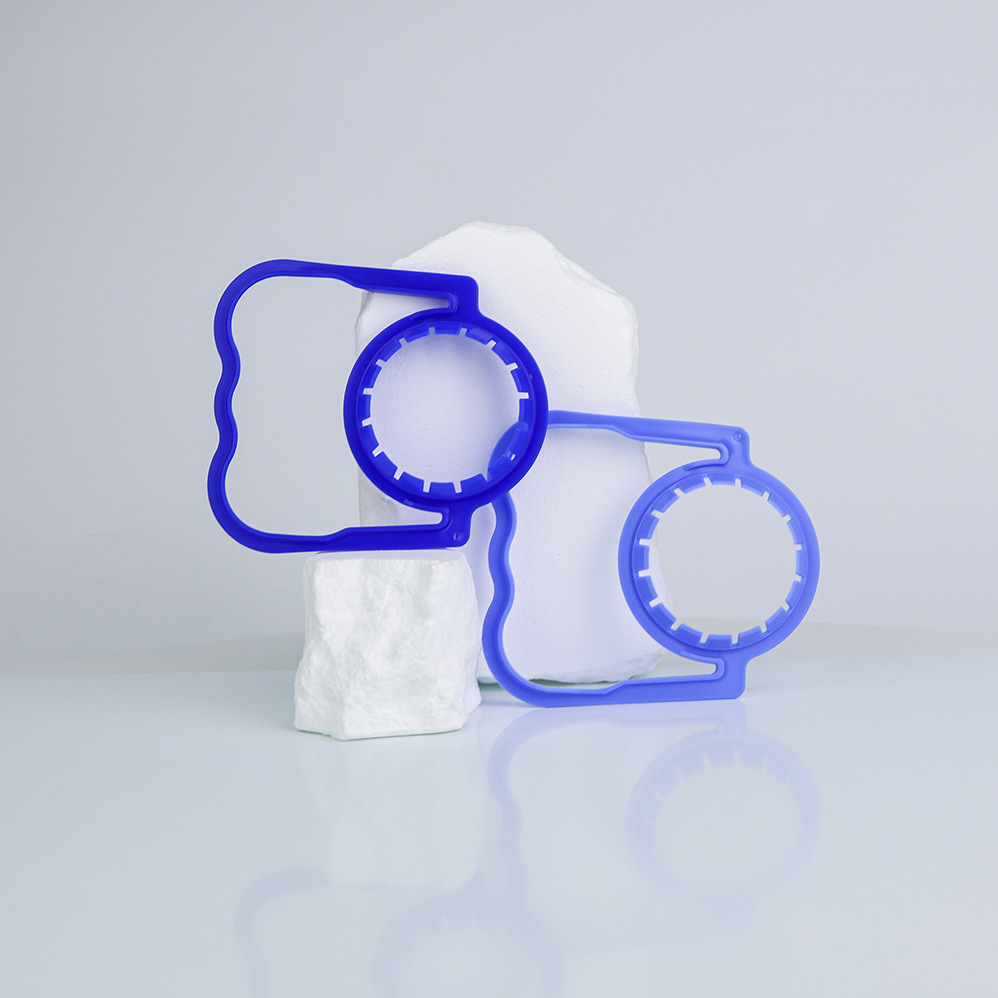 Fábrica de fuente al por mayor botella de agua potable desechable mango de plástico 45 / 48 calibre botella de bebidas PE mango