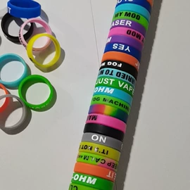 日用橡胶;其他装饰框架;其他烟具