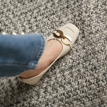 法式真皮复古浅口单鞋女2023年金属扣粗跟方头小皮鞋晚晚风工作鞋