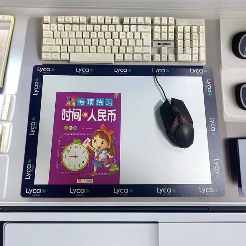 Customized Large Pvc Photo Frame Desk Mat with Printed Photos, Waterproof, Non-Slip, Natural Rubber, Non-Fading Keyboard Mat