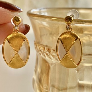 Water shell wholesale 18k diamond white shell earrings ins Wind Square au750 Gold White fritillary earrings diamond earrings