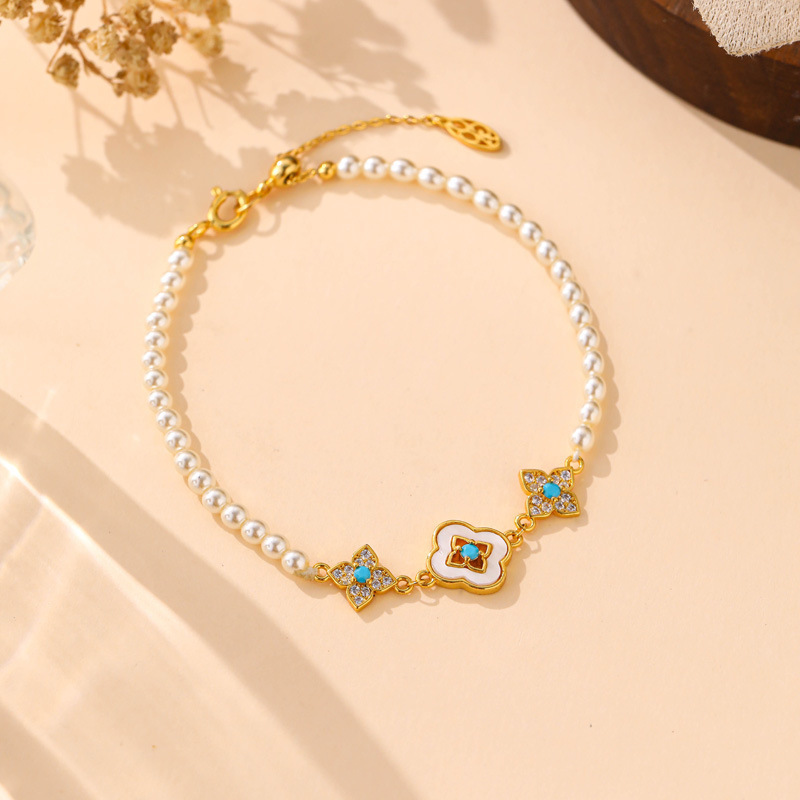 French Micro-Paved Zircon Four-Leaf Clover Bracelet, Exquisite, Fashionable, Niche, High-End, Versatile, Retro and Exquisite Pearl Bracelet
