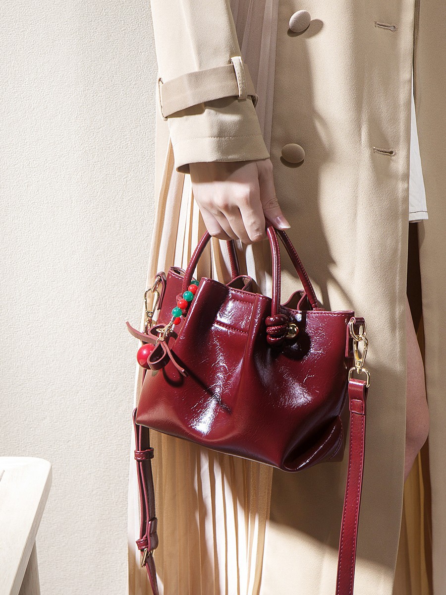 Bolsas populares de verano para mujeres 2025, nueva moda versátil bolsas de mochila, bolsas de mano de alta calidad, bolsas de cubo