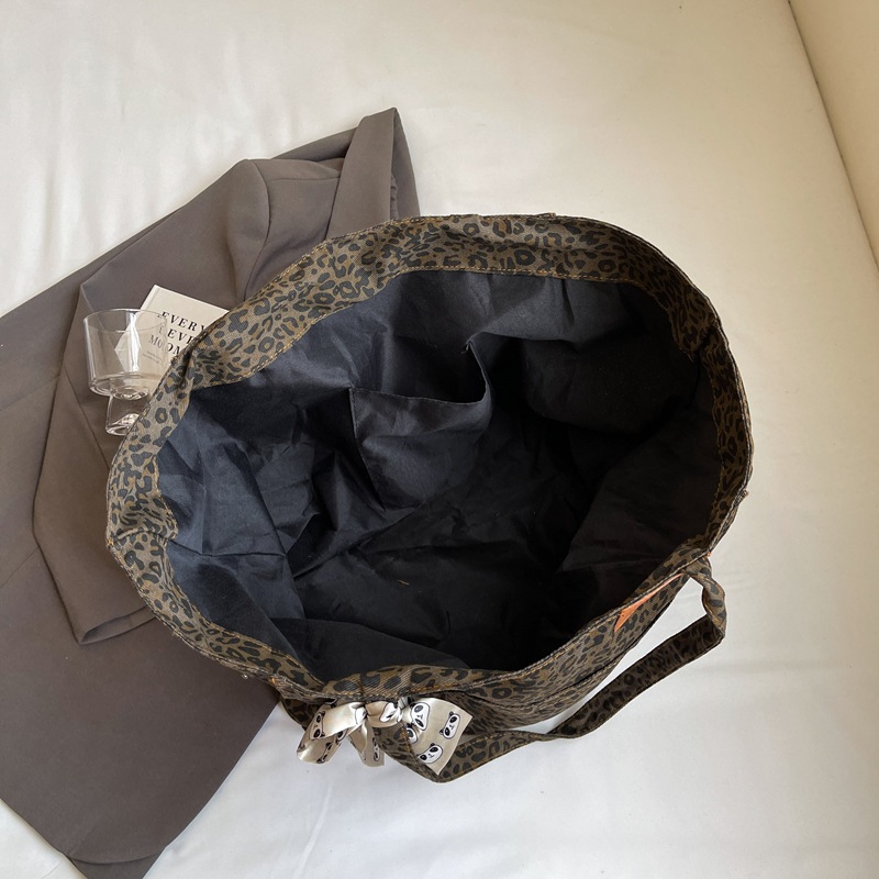 Bolso de alta calidad de gran capacidad con estampado de leopardo transfronterizo 2024 invierno nuevo bolso de hombro de moda bolso de lona grande