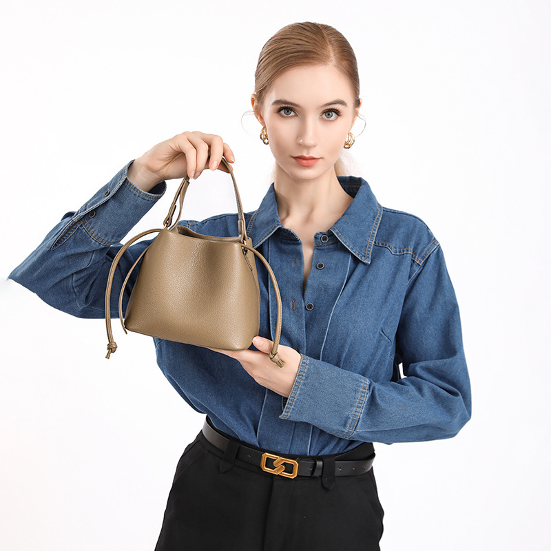 2025 新しい野菜バスケットバッグ巾着バケツバッグテクスチャ通勤多用途ショルダークロスボディバッグ女性のエレガントなハンドバッグ