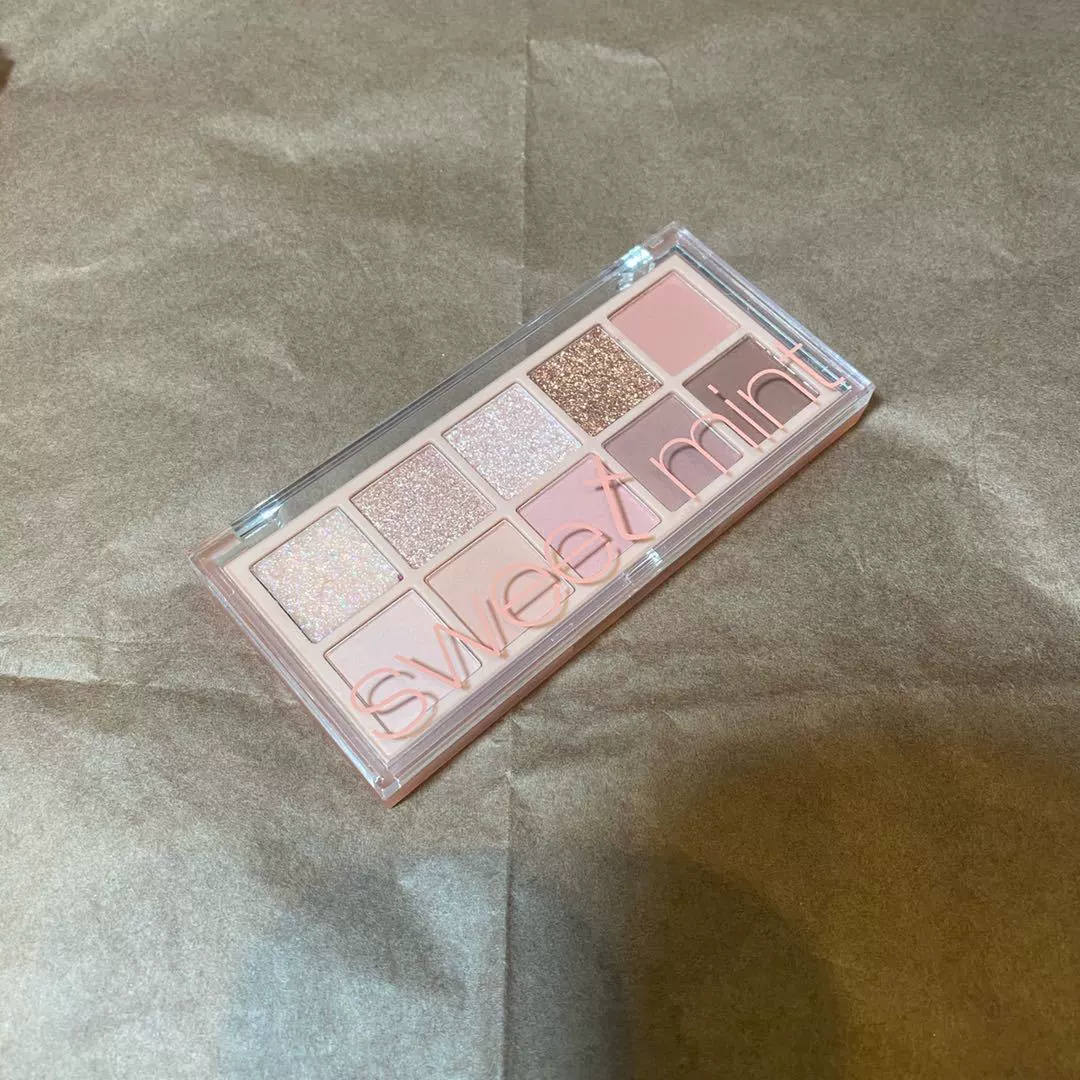 Eyeshadow Palette (sweet mint) 10 Colors — Matte & Shimmer Shades, Compact Travel Size