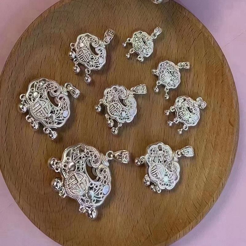 크기 1.3cm 무게 약 2g 펜던트