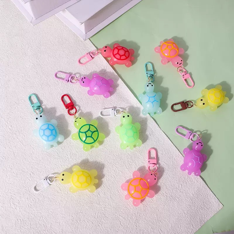 Llavero con colgante de tortuga, lindo muñeco luminoso de tortuga marina colorida, accesorio pequeño para mochila de estudiante, venta al por mayor de fábrica