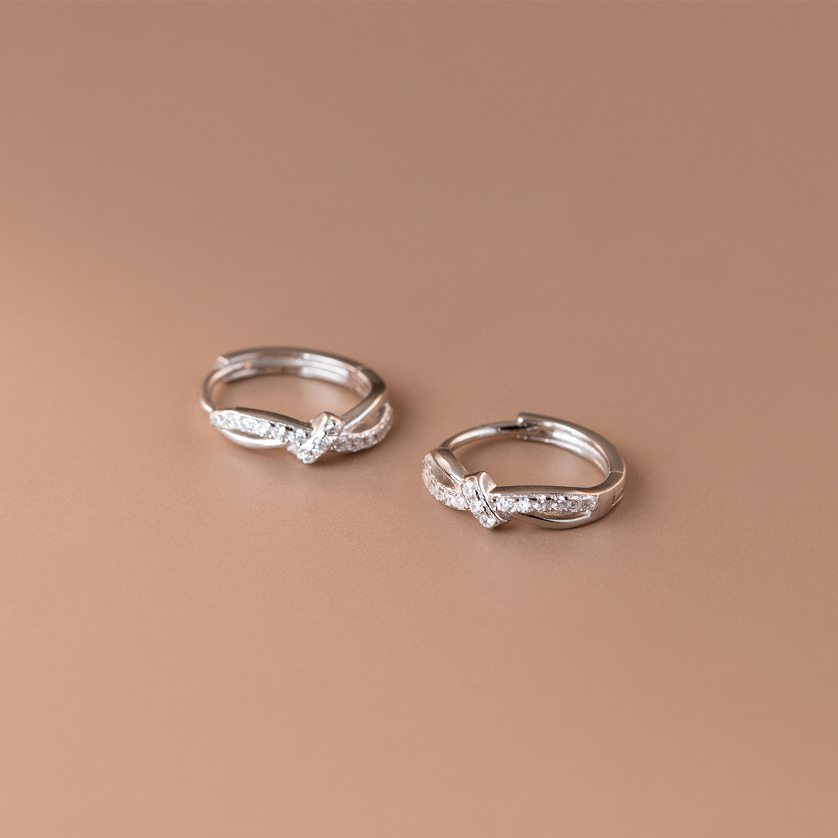 Eloch s925 plata nudo de diamante perilla redonda simple moda pequeña fresca joyas de orejas de mujer M01867