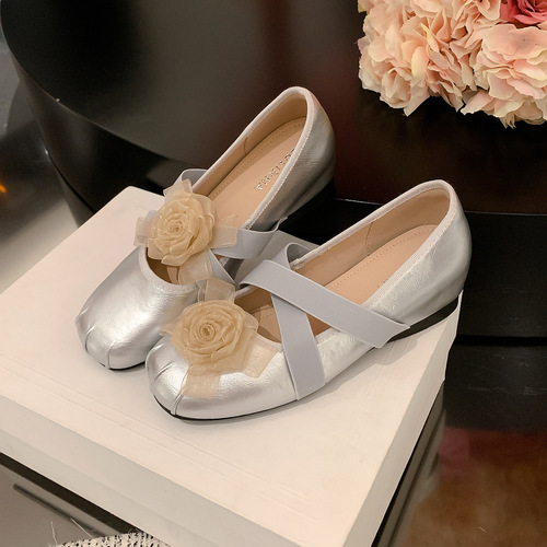 Women's Externally Wearable, Matchable Flat Silver Mary Jane Shoes with a French Ballet Style, Low-Heeled Tea Tree Flower Design