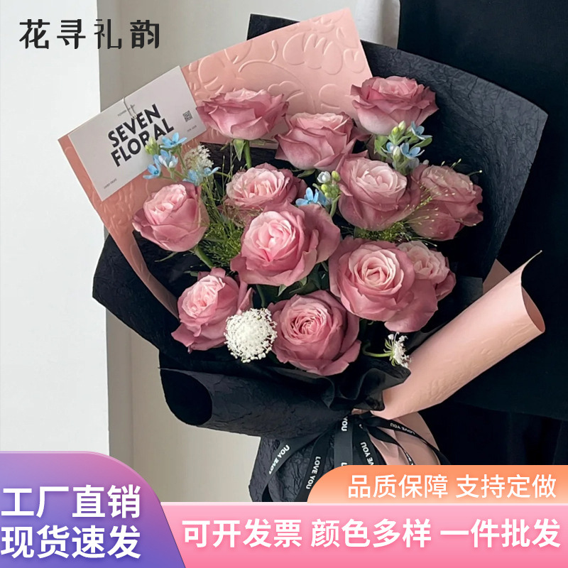 Impresión de embalaje en relieve floral material de embalaje kraft relieve al por mayor sensación alta floral embalaje al por mayor