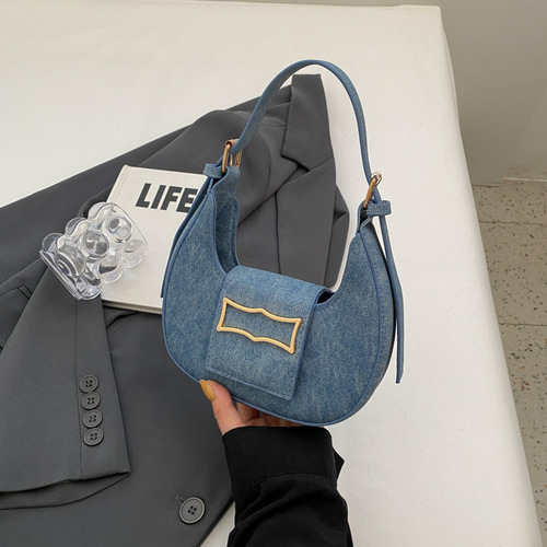 Minimalist fashionable temperament 2024 monochrome spring casual this year's popular shoulder bag with underarm handle women's bag