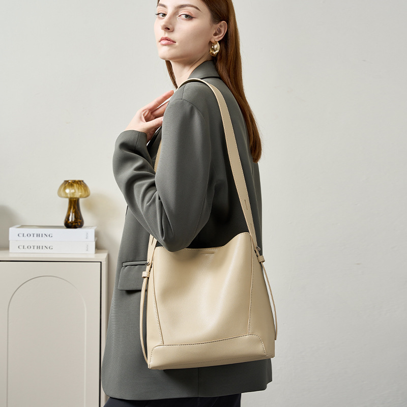 包包女包2025热销新款大容量斜挎包百搭真皮单肩高级感通勤水桶包 - Thumbnail 3