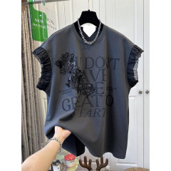 ファッション的なデザイン感のあるアルファベットの釘の木の耳元の小さい飛袖のtシャツの女性の上着の丸首のゆったりしている小さい大衆の黒い夏