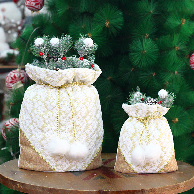 Decoraciones navideñas transfronterizas 2025 nuevas bolsas de regalo navideñas de tela adornos de escena para decoración de árboles de Navidad al por mayor.