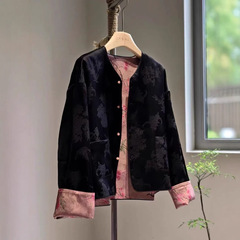 新しい中国式の高級感のコートの女性の秋の短いカーディガンの表裏の両面はサテンのジャカードの丸首の黒色の軽い国の風を着ます。