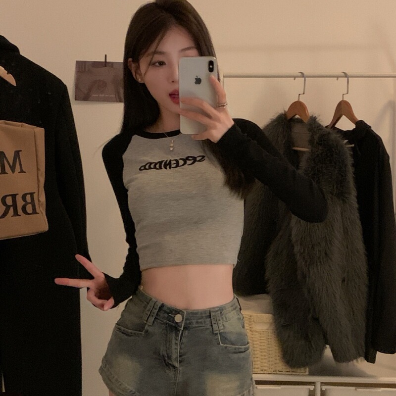 Letter Embroidered Long-Sleeved T-Shirt for Women, 2025 Autumn New Style, Slim Fit, Stylish Design, Short Base Layer Top for Students
