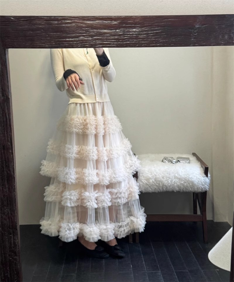 2025小衆アンドロメダの雰囲気感ロングスカート韓国系シンプルなネット糸は、ケーキを重ねてスカート4809を着ている