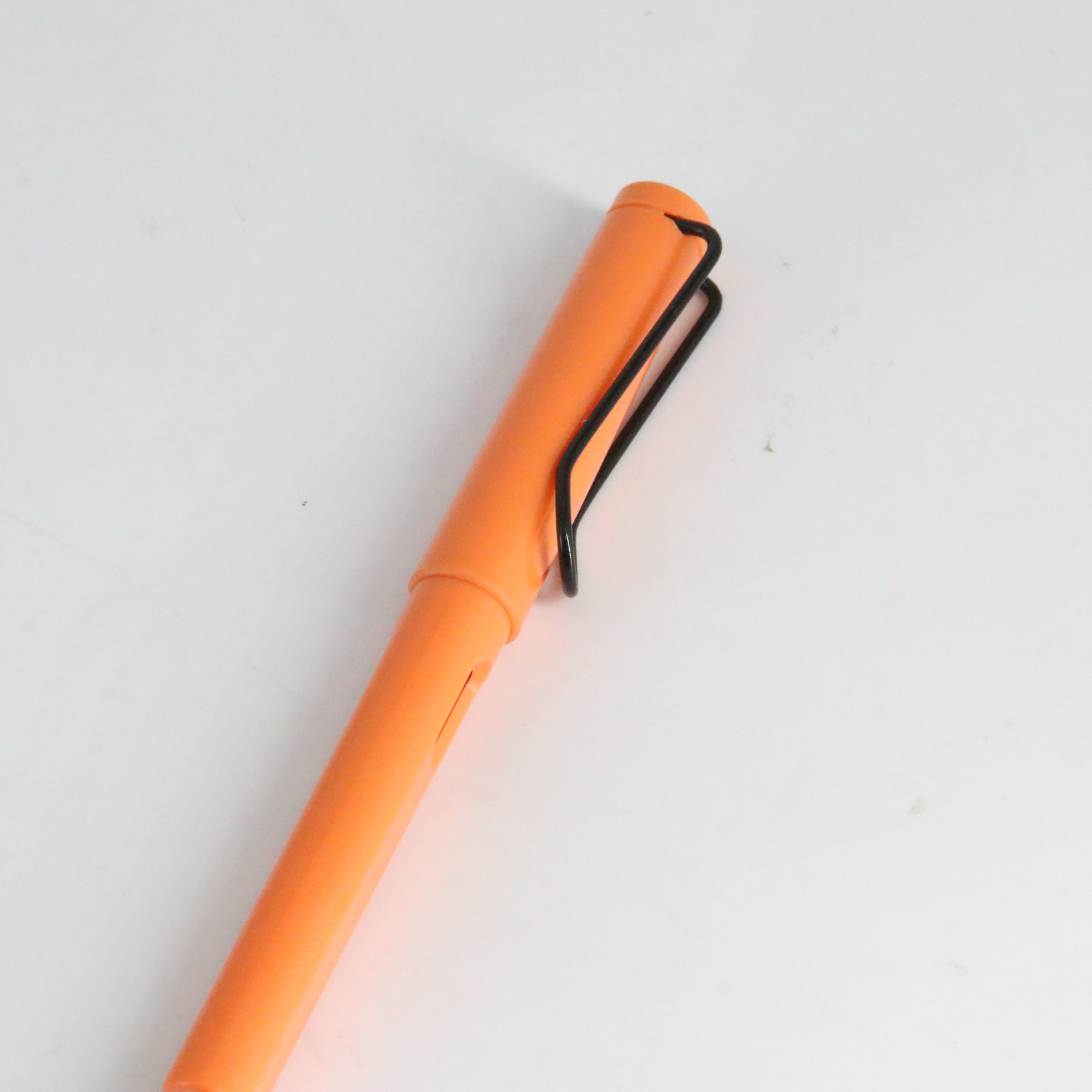 Plástico cuerpo de la pluma del bolígrafo fábrica venta directa al por mayor bala 1,0 recarga para el aprendizaje Oficina