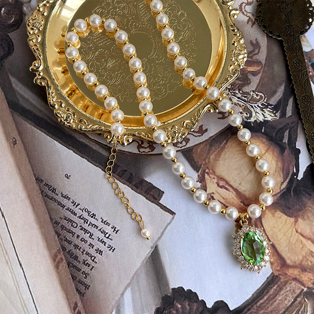 Vintage light medieval retro French palace style pearl green zircon necklace high-end light luxury clavicle chain
