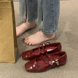红色玛丽珍鞋女鞋子2024年春秋新款粗跟漆皮法式配裙子浅口单鞋
