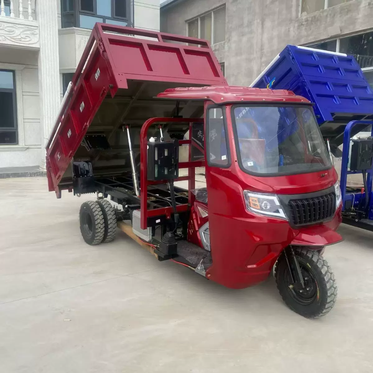 跨境供应燃油三轮摩托车农用货运半棚双排汽油三轮车客货摩托车