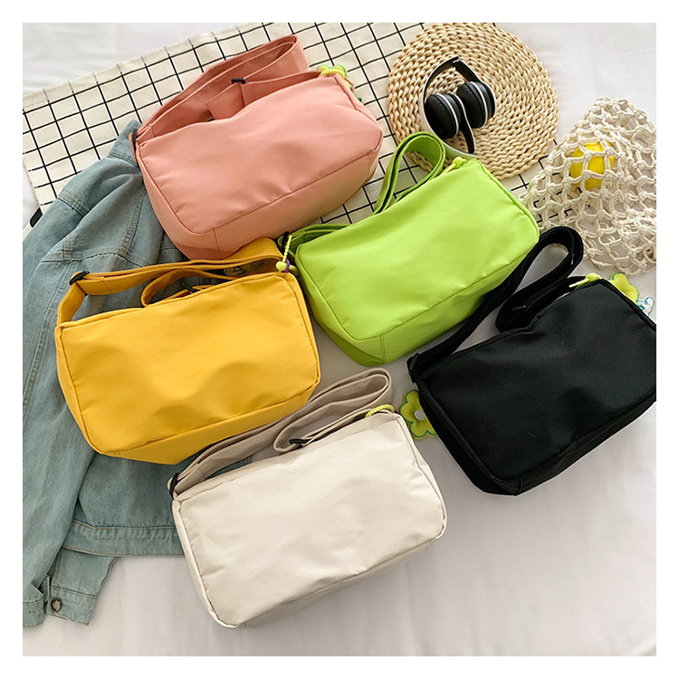 Women's Medium Canvas Solid Color Streetwear Zipper Canvas Bag display picture 15