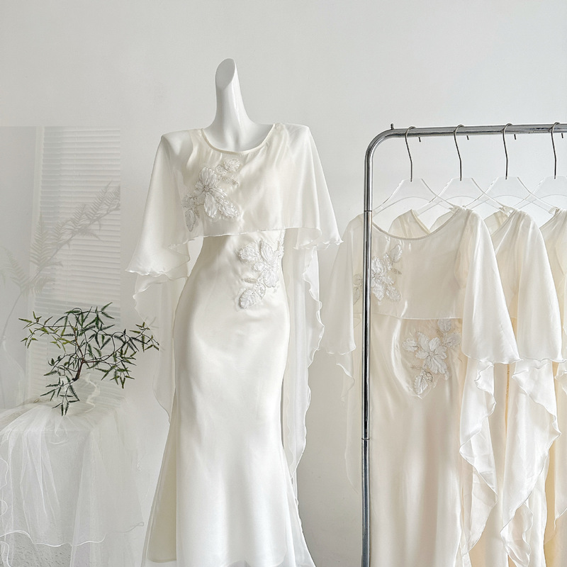 "Xinxing" - a New Chinese-Style Three-Dimensional Embroidered Dress with an Elegant Cape Design and Long Gown "Xinxing" - a New Chinese-Style Three-Dimensional Embroidered Dress with an Elegant Cape Design and Long Gown