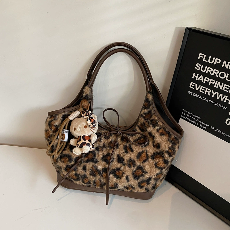 Retro capacious underarm bag with bow, Korean style