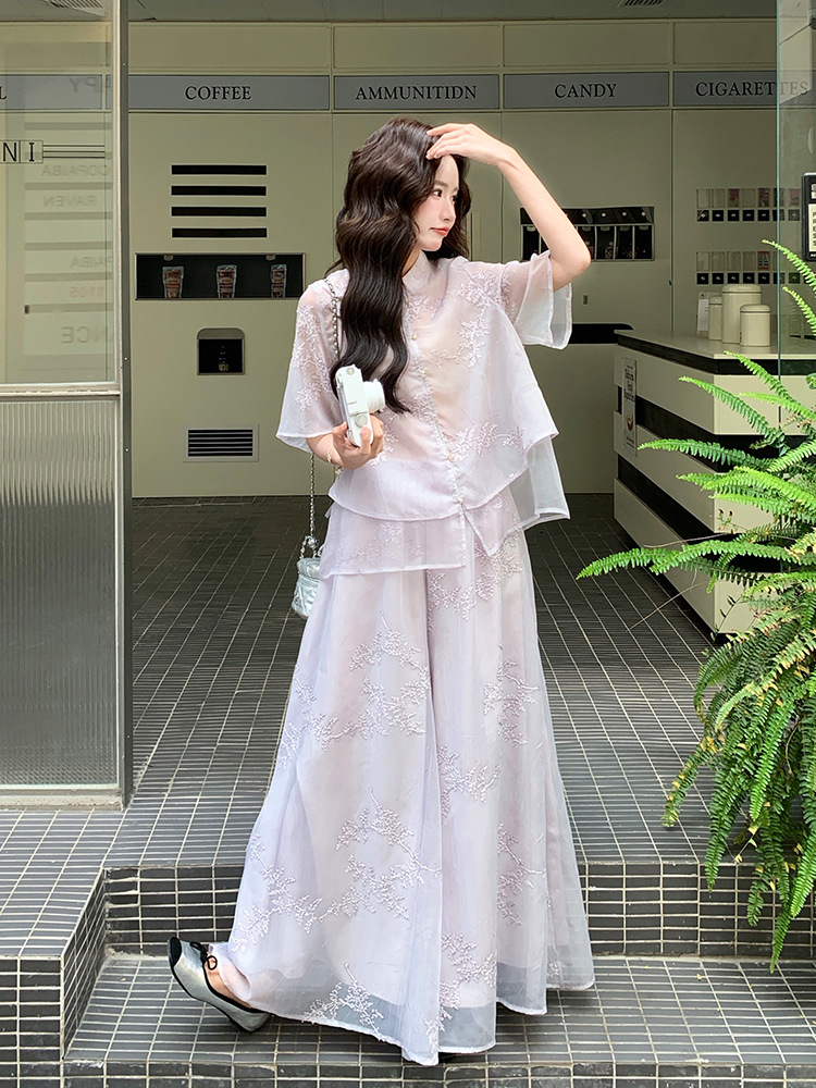 Yangcha stil toreslik ko'ylak va keng shim - ikki bo'lim to'plami
